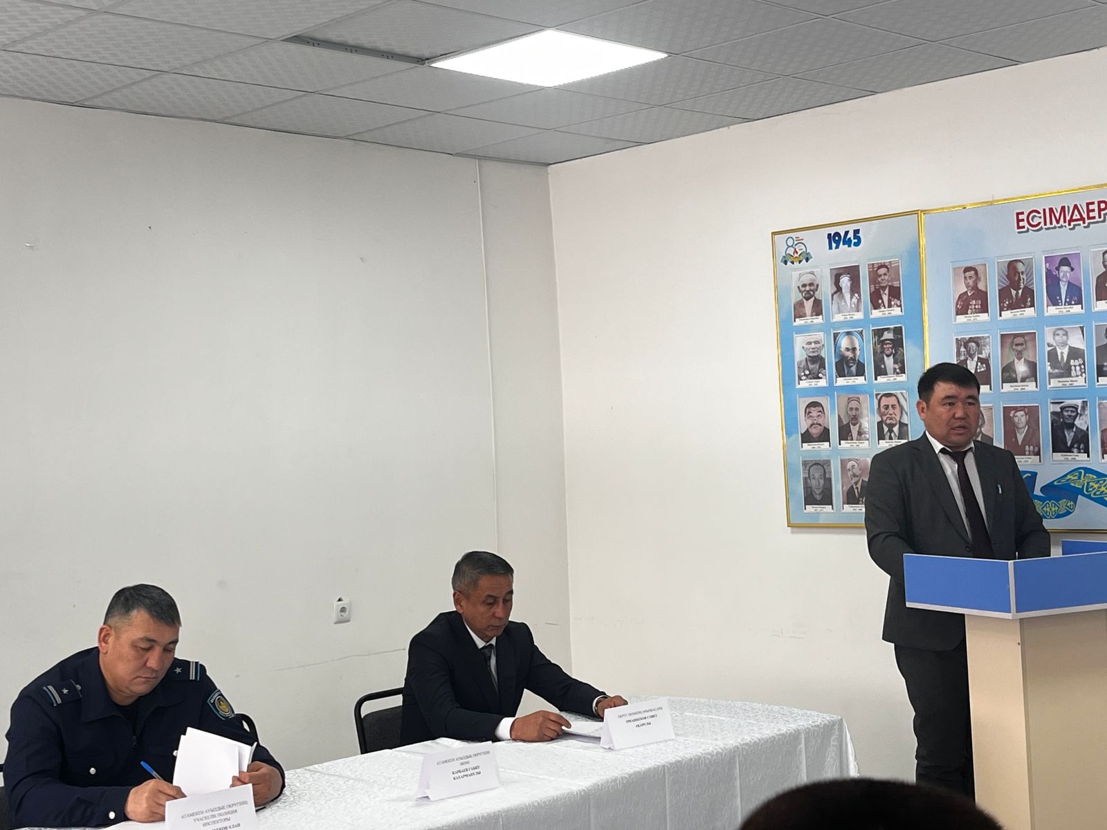 В селе Атамекен, входящем в состав Атамекенского сельского округа, состоялась очередная встреча районного акима Карбаева Габита Кахарманулы с жителями.