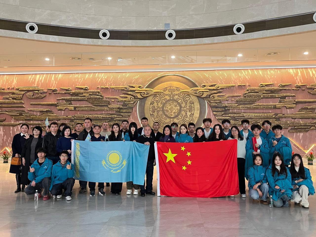 Преподаватели казахстанских колледжей прошли стажировку по программам искусственного интеллекта в Китае