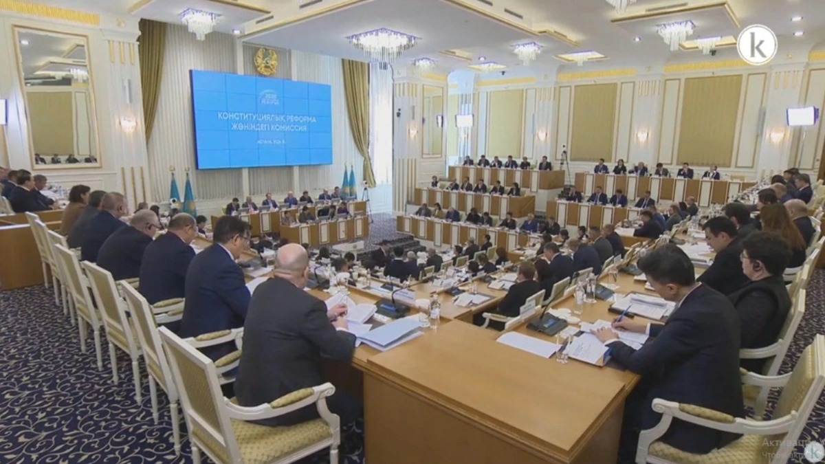 Следующее заседание Конституционной комиссии состоится 9 февраля.