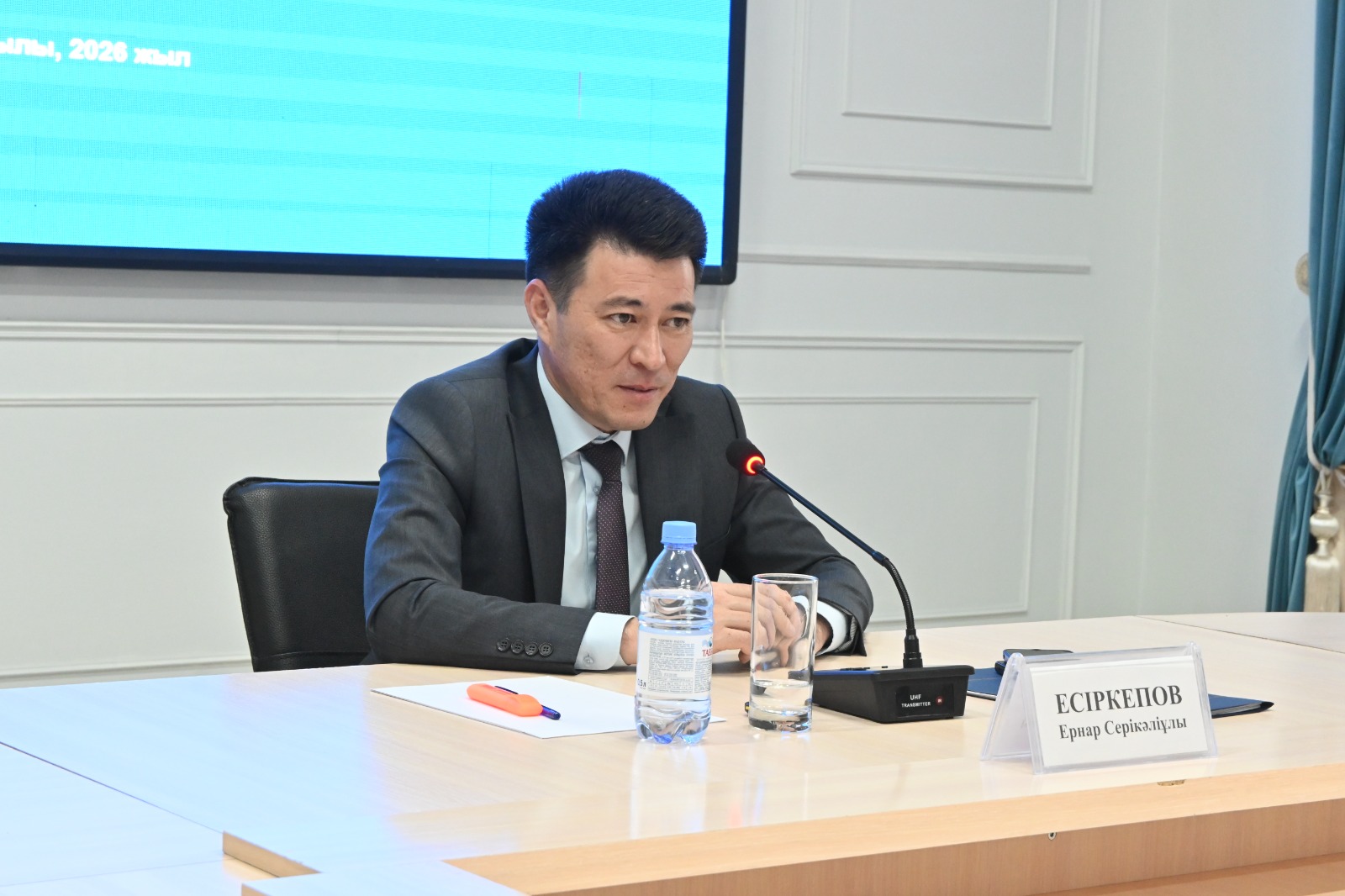 ЕРНАР ЕСІРКЕПОВ ПРОВЁЛ ВСТРЕЧУ С РАБОТНИКАМИ СФЕРЫ КУЛЬТУРЫ