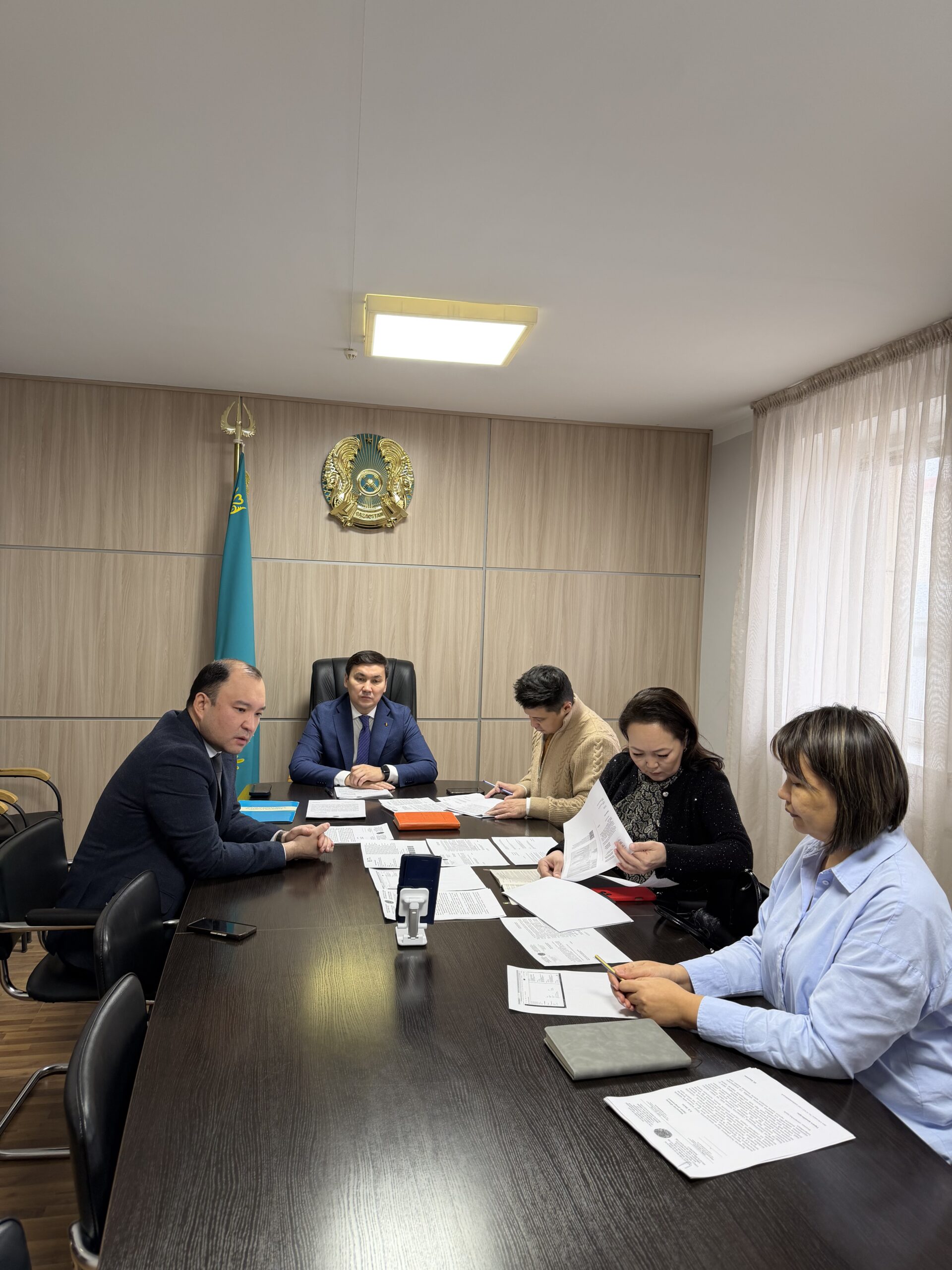 Руководитель департамента Каримов А.Н. совместно с представителем Уполномоченного по правам человека по Мангистауской области Кужиевым А.С. провел личный прием граждан.