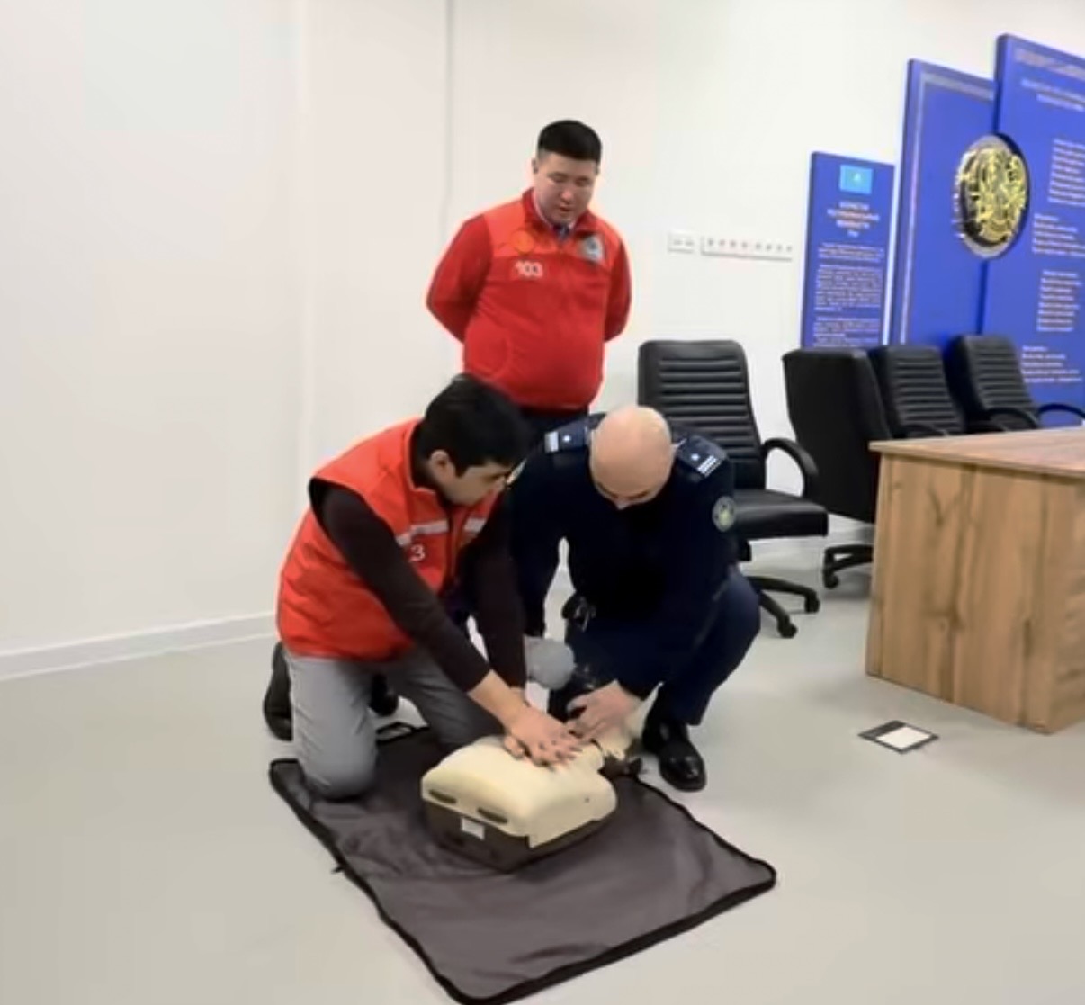 Показаны основные способы оказания первой медицинской помощи