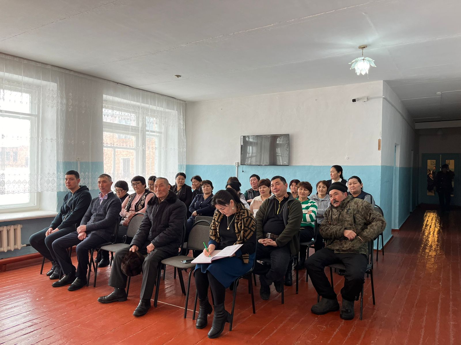 Акимат Кызылбалыкского сельского округа провёл гибкую встречу с жителями села Каракум.