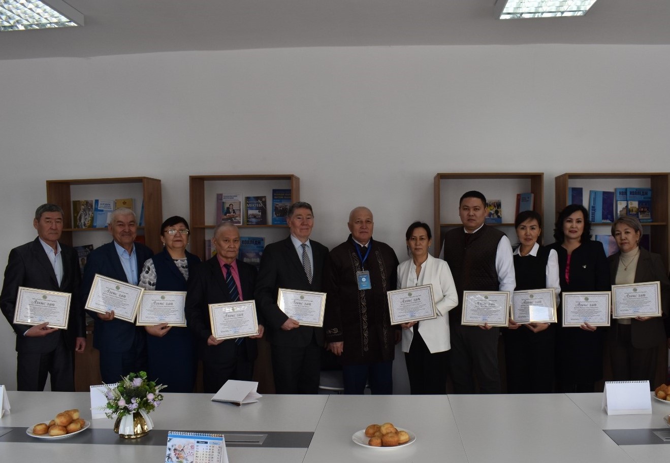 В честь Всемирного дня выборов награждены члены избирательных комиссий района