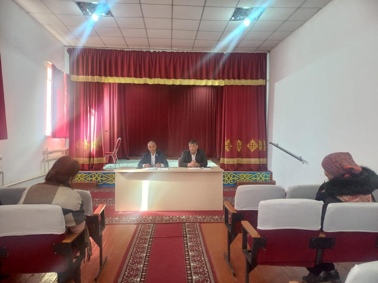 10 февраля 2026 года в доме культуры Тамдинского сельского округа состоялась встреча с работниками сферы образования на тему «Конституционная реформа и политическая модернизация».