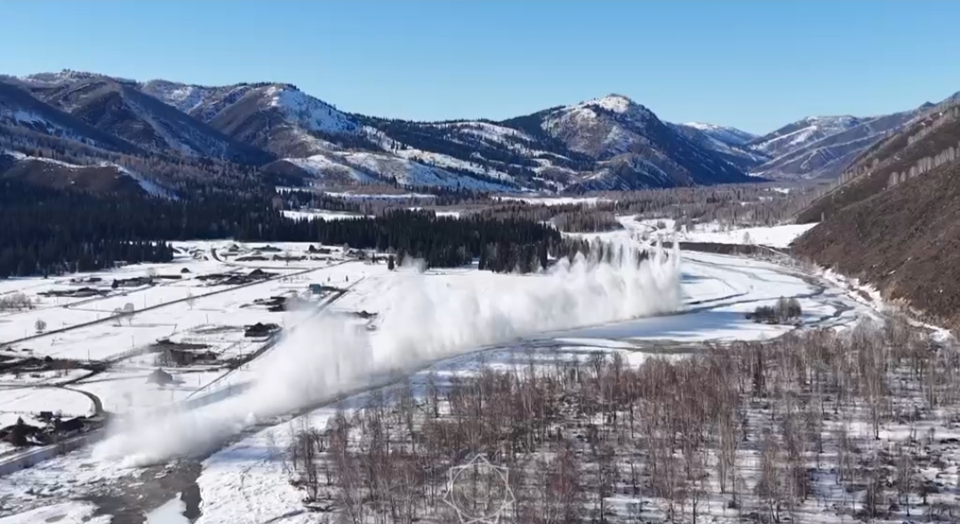 В ВКО на Бухтарме для предотвращения заторов провели взрывные работы