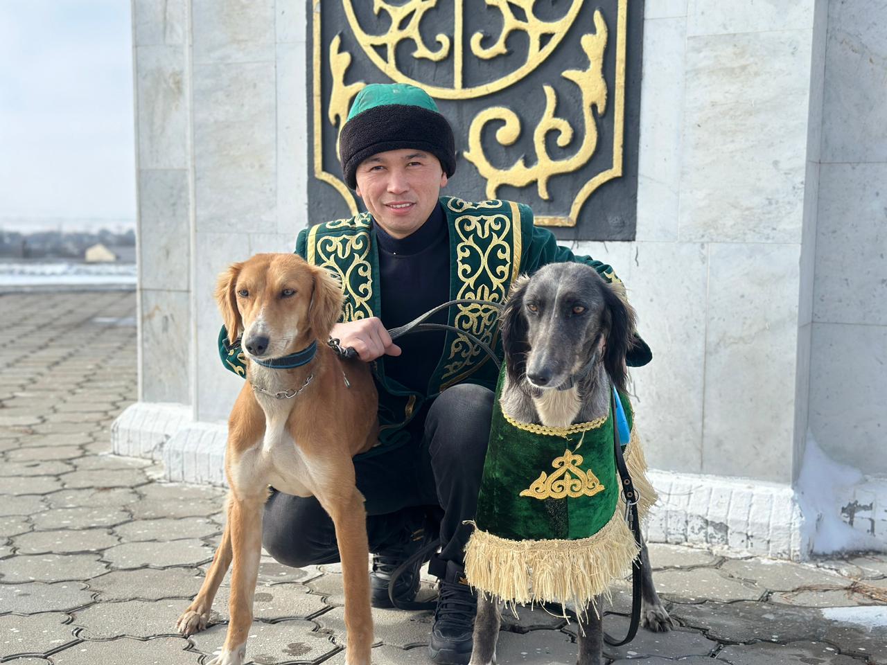 Огнеборец, возрождающий традиции: спасатель из Карагандинской области разводит тазы и беркутов