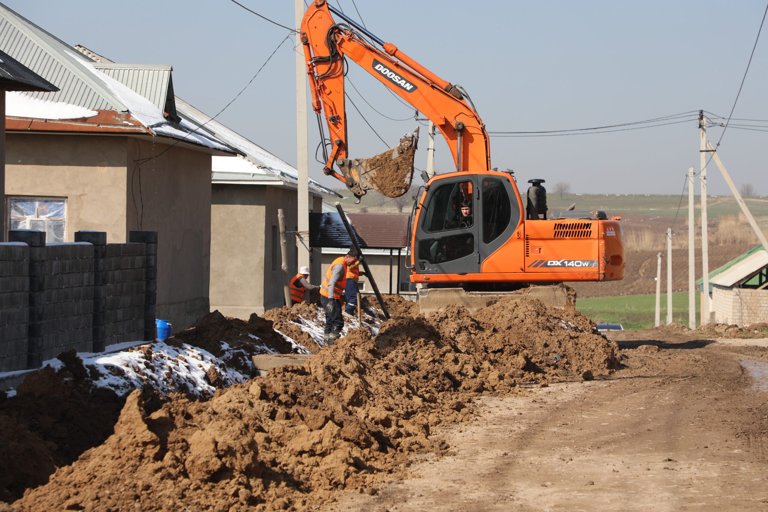 САРЫАГАШ: В СЕЛЬСКОМ ОКРУГЕ АКЖАР АКТИВНО ПРОВОДЯТСЯ РАБОТЫ ПО ВОДОСНАБЖЕНИЮ