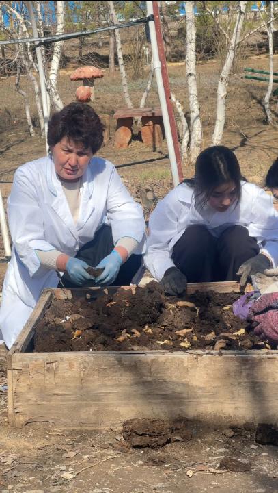 От отходов — к плодородию: актюбинская молодежь наладила производство удобрений