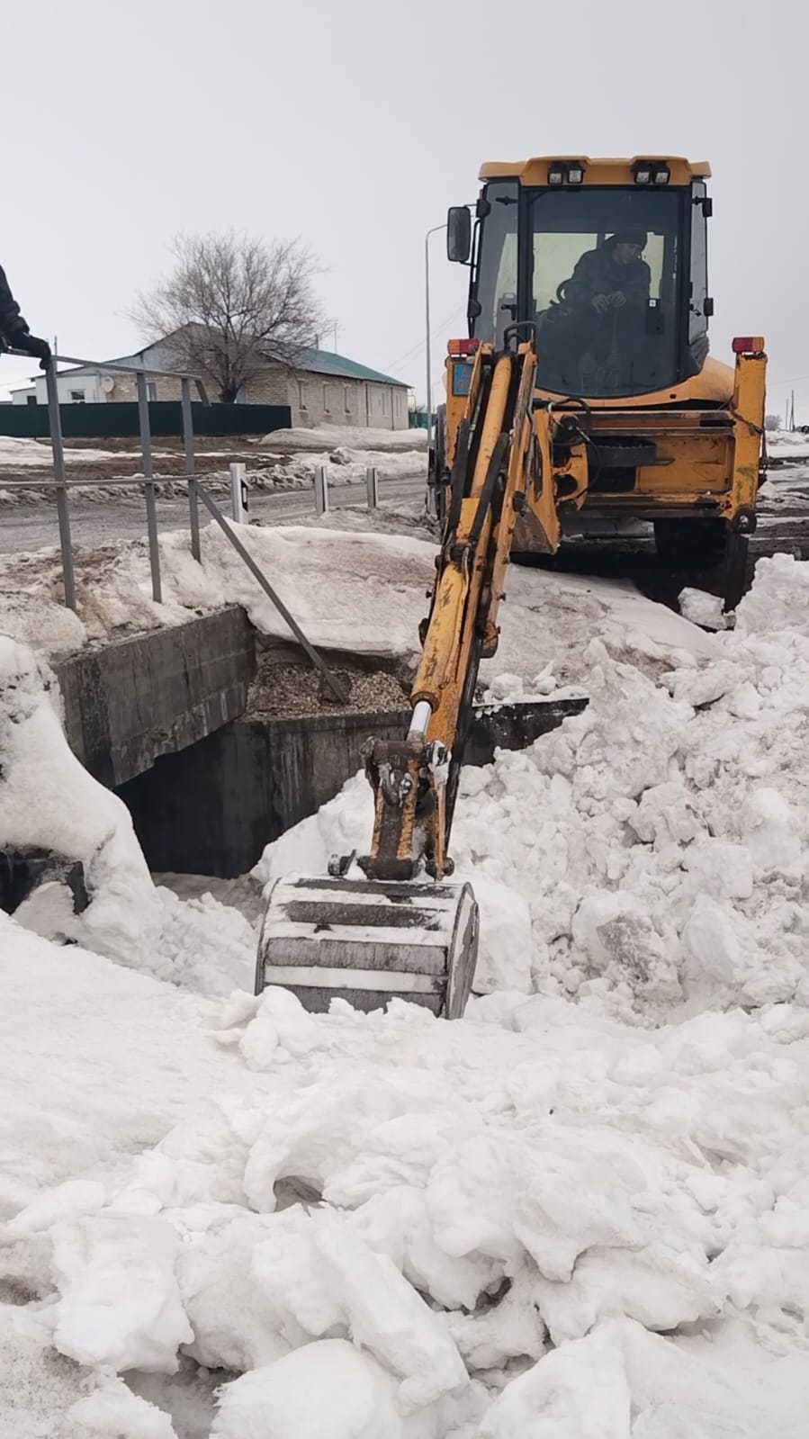 Работа по предупреждению весенних паводков идет полным ходом