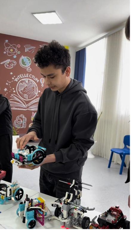 В рамках декады празднования Наурызнама, приуроченной ко Дню обновления, в детско-юношеском центре «Жастар» прошли мероприятия с акцентом на цифровые технологии и техническое творчество.