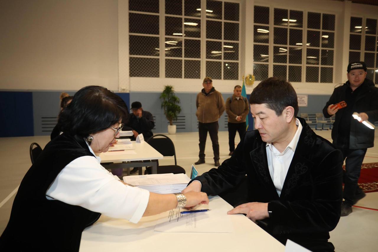 Аким Мангистауской области Нурдаулет Килыбай принял участие в республиканском референдуме.