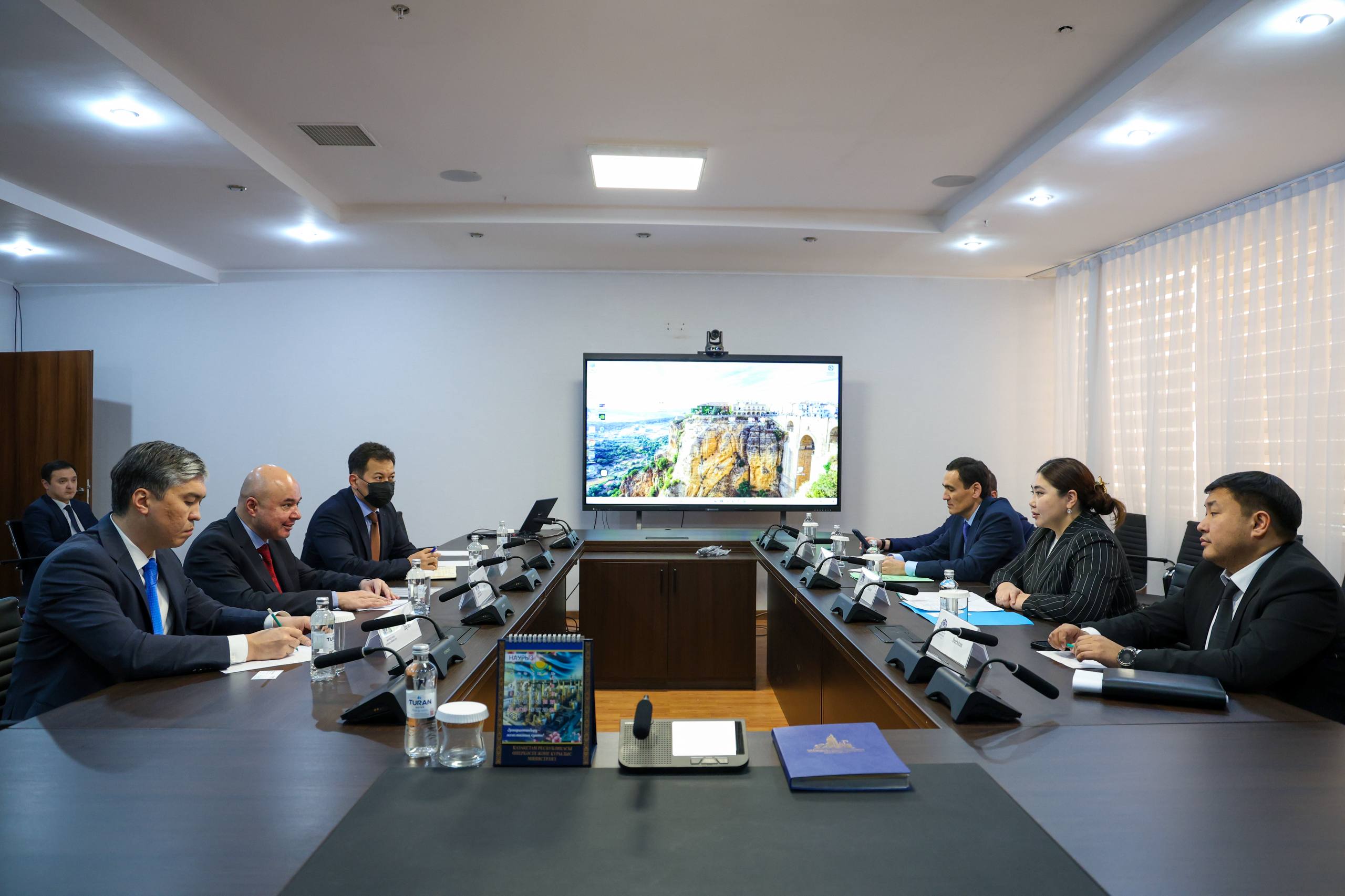 Вице-министр Жаннат Дубирова обсудила сотрудничество с Исламским банком развития