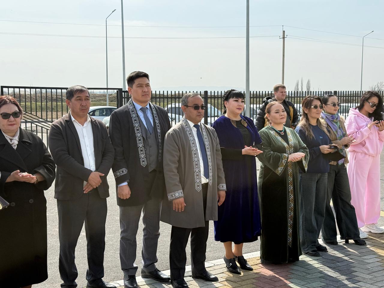 19 марта — «День обновления» — особый праздник, символизирующий возрождение природы и жизни, приносящий обновление в сознание человека и общественную жизнь.