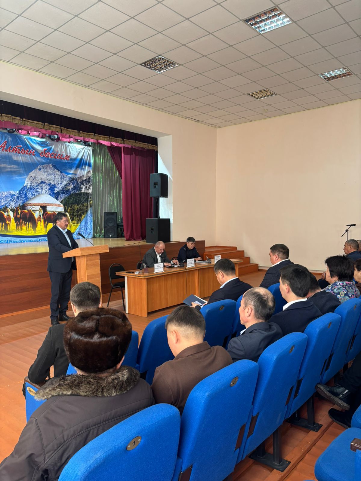 Аким района Елдос Ахметов провел встречу с жителями Туленгутского сельского округа.