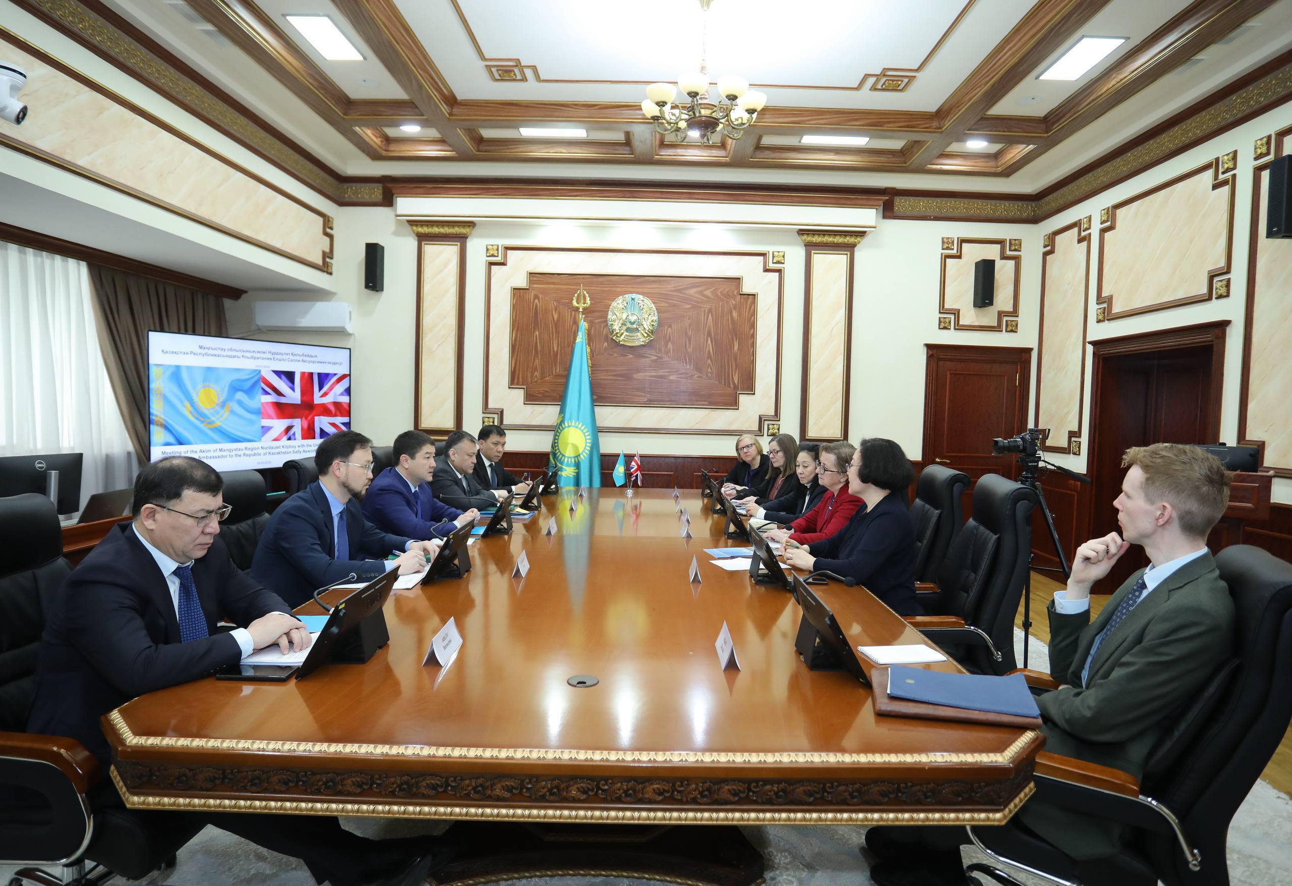 Аким Мангистауской области принял Посла Великобритании в Казахстане