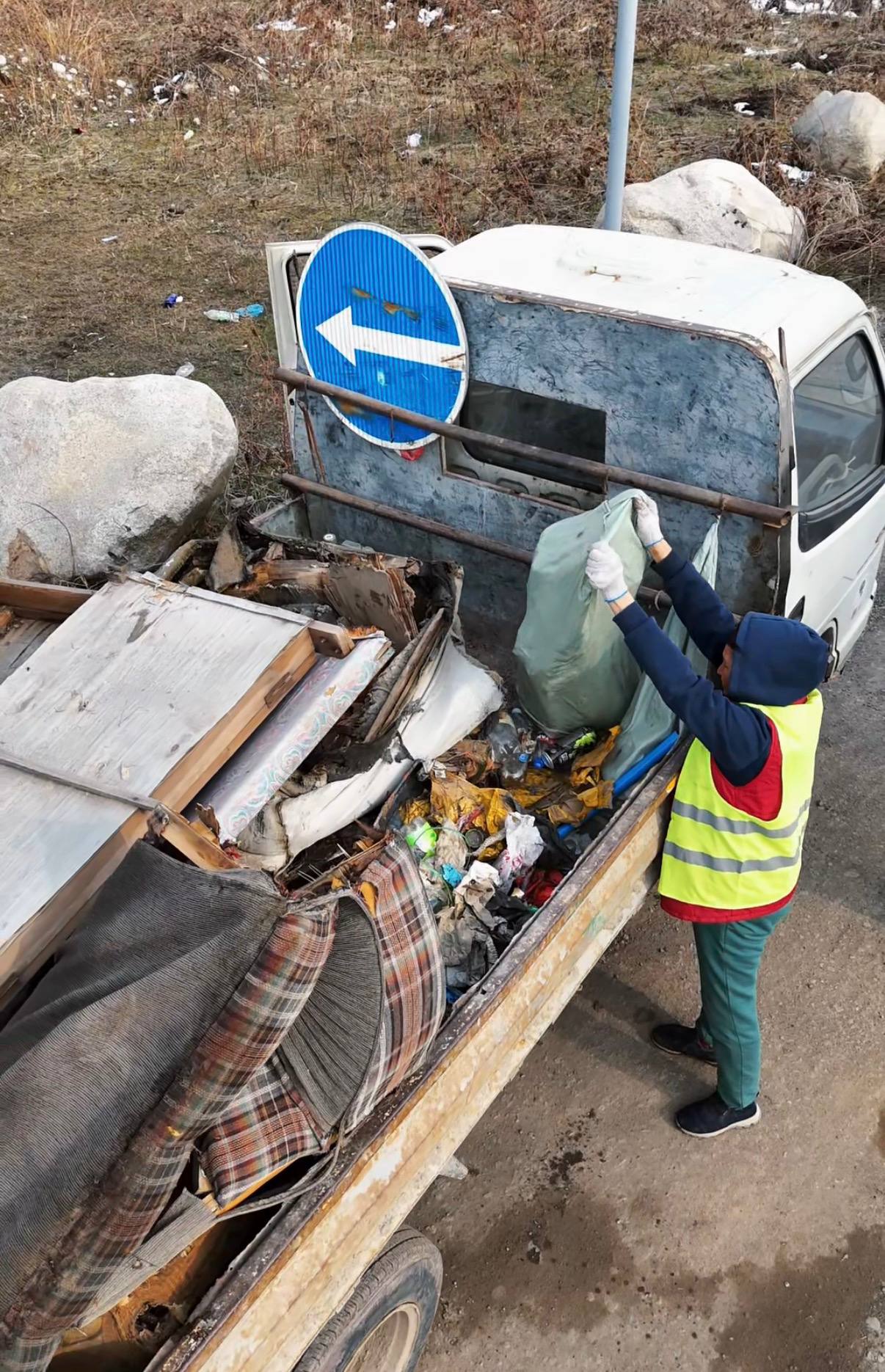 По улице Ушурбакиева проведён субботник по санитарной очистке