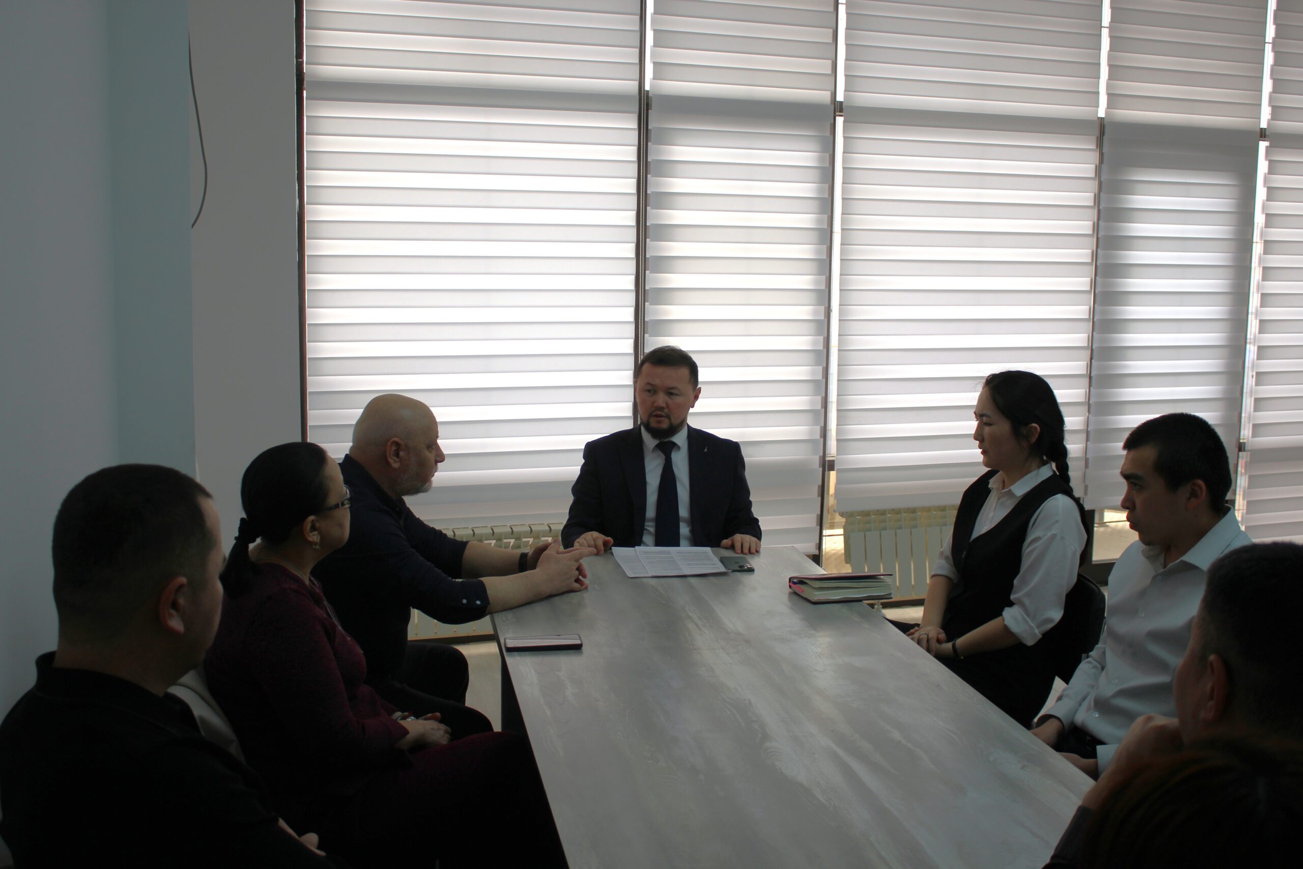 2026 года 11 марта Департамент Комитета государственной инспекции труда Министерства труда и социальной защиты населения Республики Казахстан по Мангистауской области провёл совещание с предприятиями с целью проведения разъяснительной работы с организациями, включёнными в Карту трудовых рисков с высокой степенью риска.