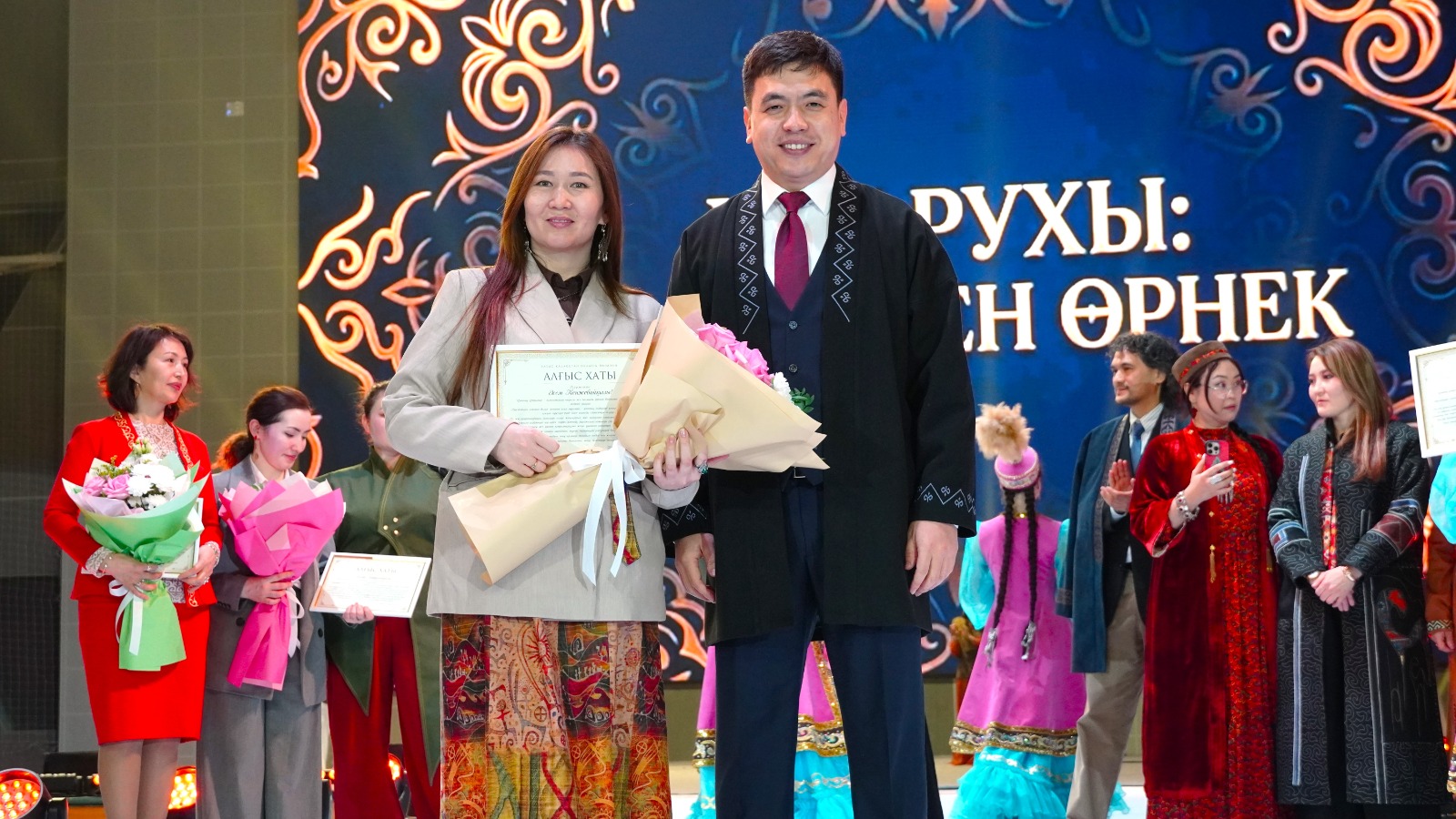 В Уральске показали, как национальная одежда становится трендом