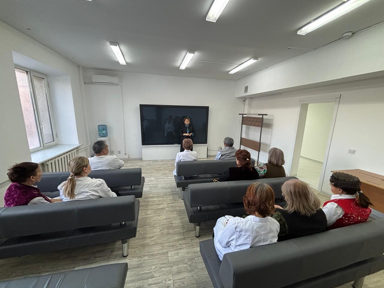 О проведении совещания по вопросам соблюдения антикоррупционного законодательства и служебной этики