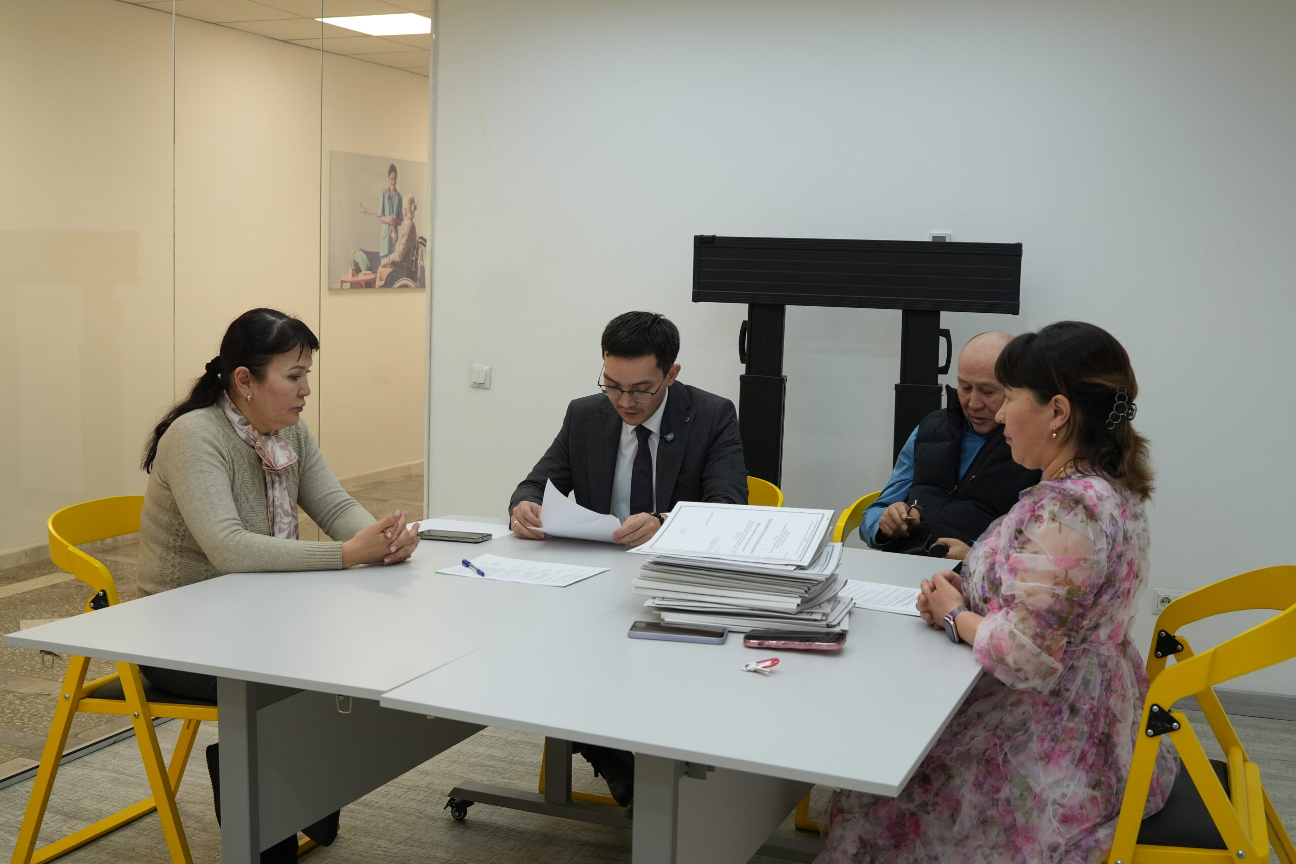 Управление занятости и социальных программ города Алматы 04 марта 2026 года в 15:00 провело заседание комиссии по предоставлению статуса «Қандас» в городе Алматы.