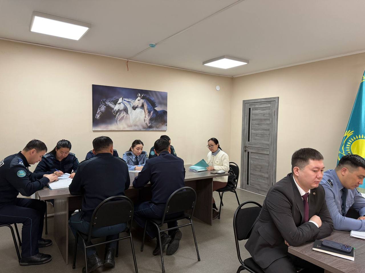 В рамках подготовки к республиканскому референдуму, назначенному на 15 марта, состоялась рабочая встреча членов штаба с представителями Ауэзовское РОВД. В мероприятии приняли участие Кабдулина Т.Д. и Айтқожа Е.Т.
