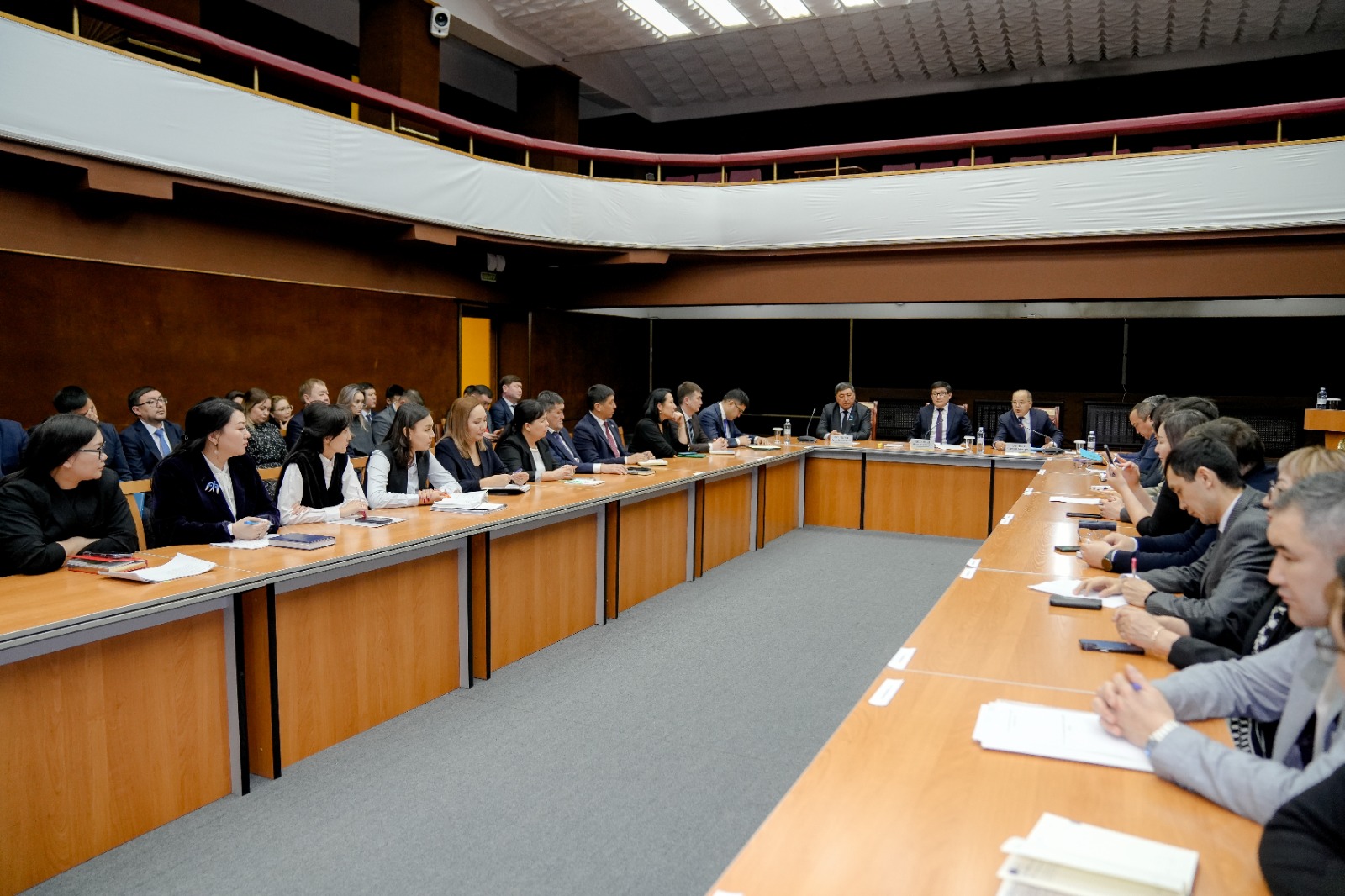 Ревизионной комиссией по области Абай проведен круглый стол в городе Семей