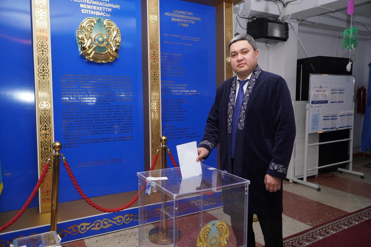 АКИМ  РАЙОНА  СДЕЛАЛ  СВОЙ  ВЫБОР