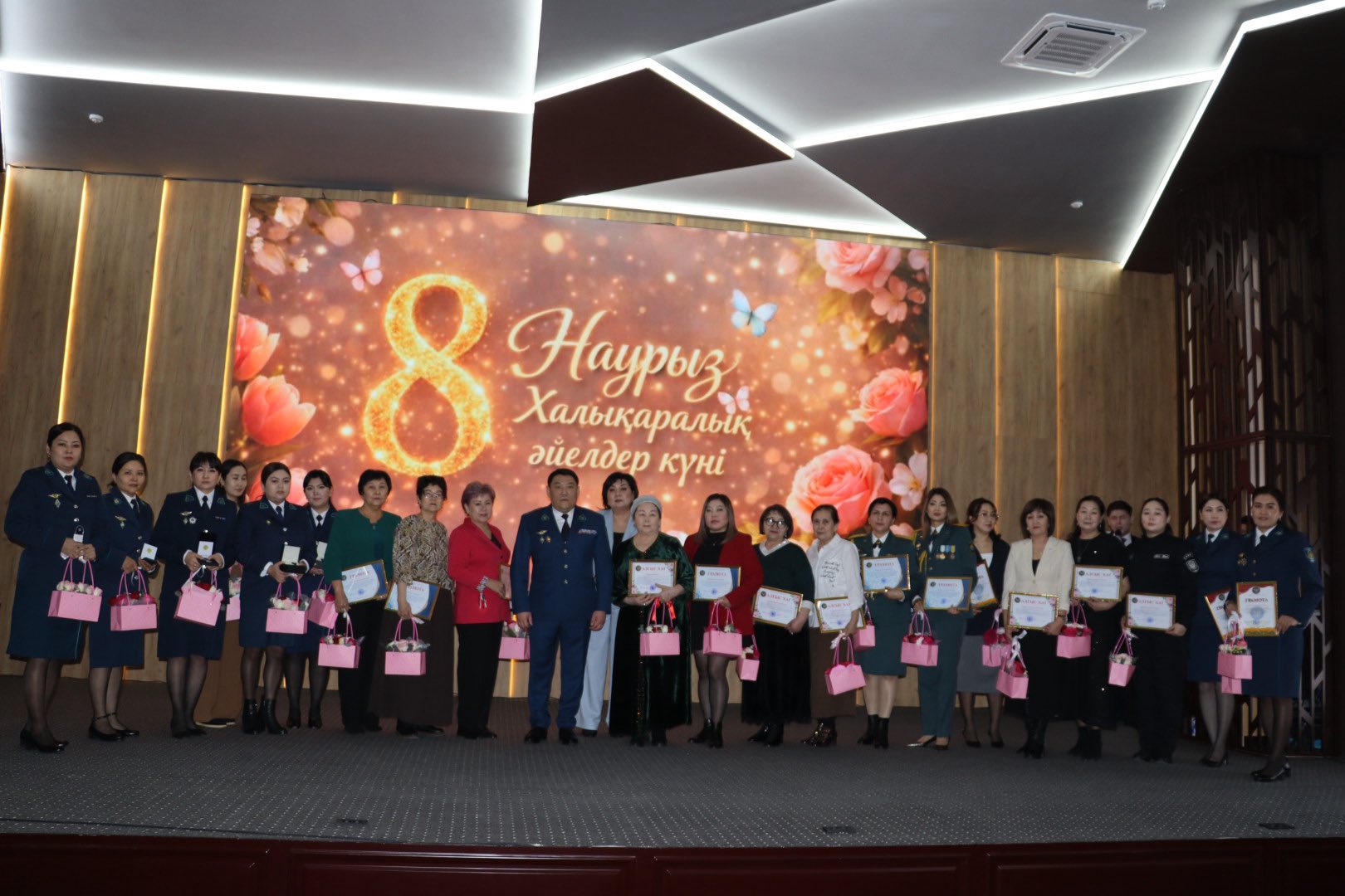 Кызылординские полицейские организовали праздничное мероприятие «Свет нежности — залог спокойствия общества»