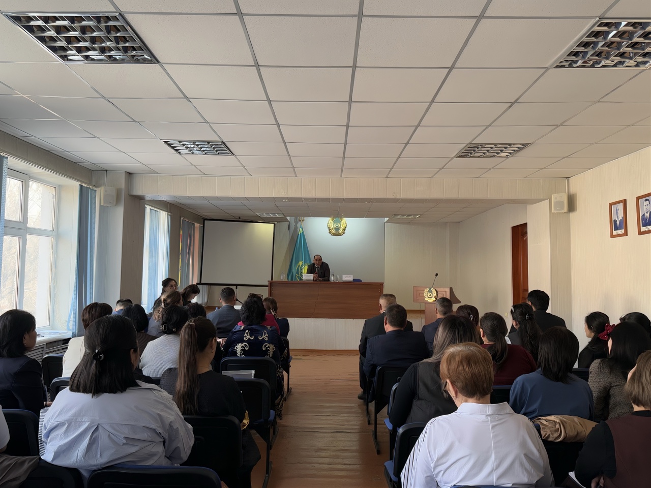 О проведении дня специалиста