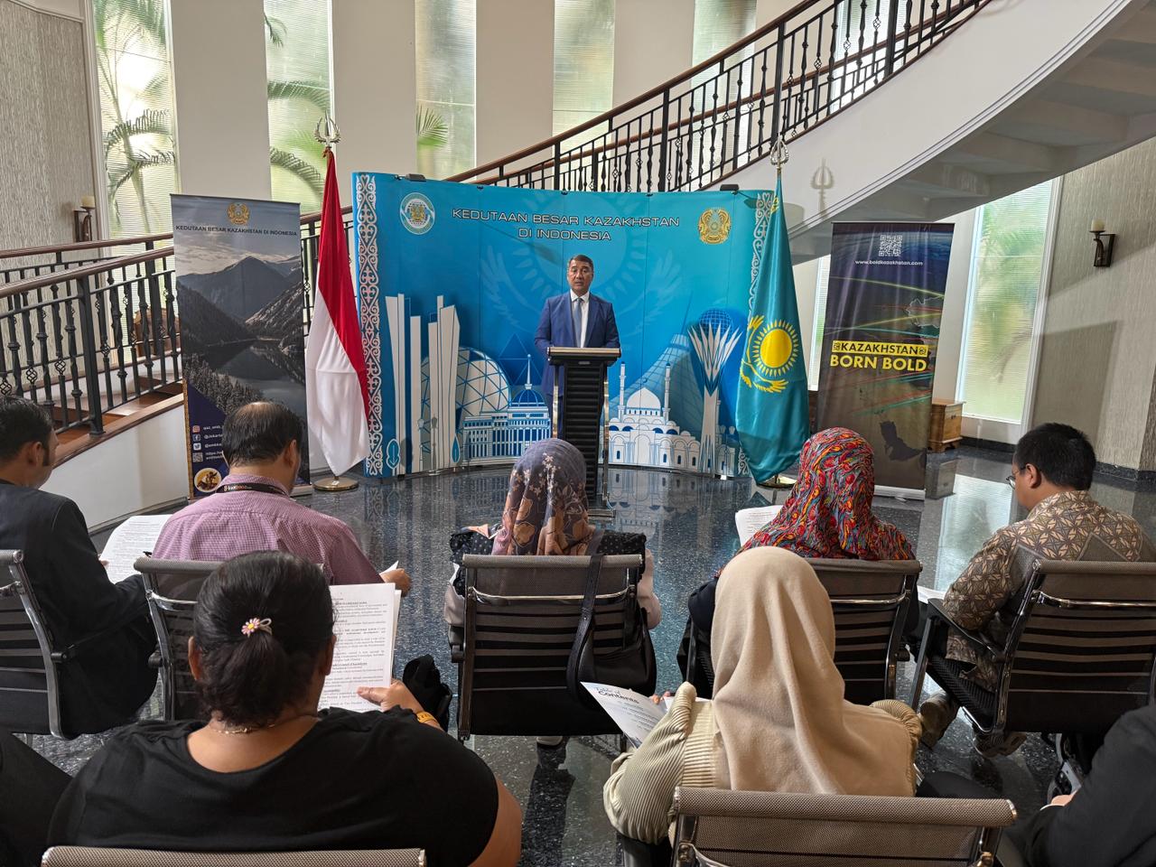 В Джакарте состоялась пресс-конференция  об итогах референдума по новой Конституции Казахстана