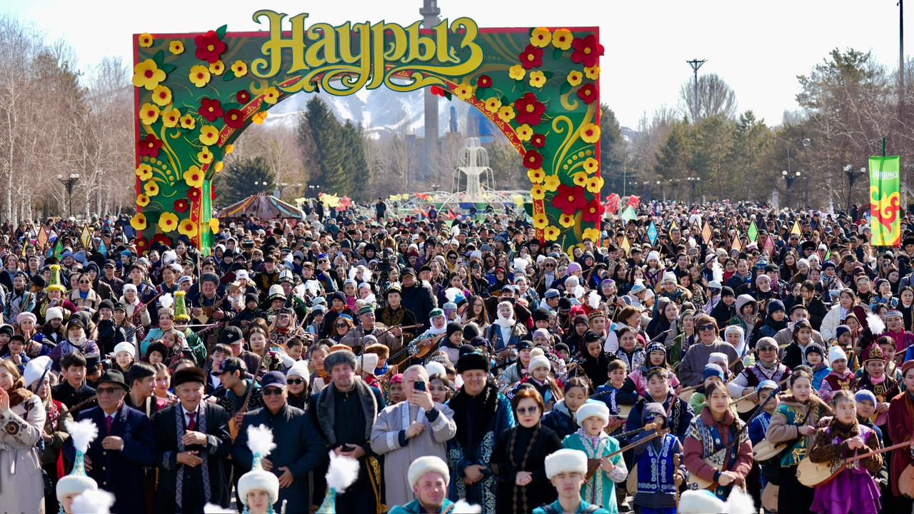 «Акбулак», который услышал мир: более 5 тысяч домбристов установили рекорд в Усть-Каменогорске