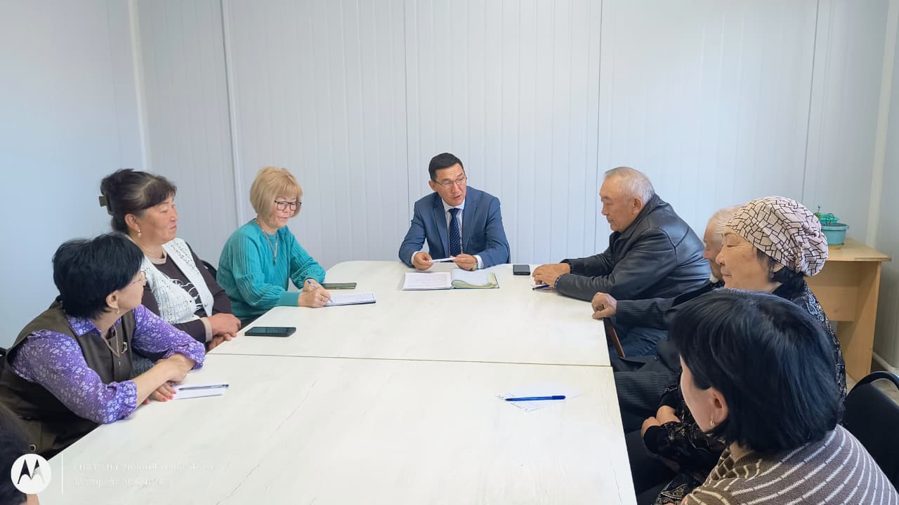 В рамках республиканской экологической акции “Таза Қазақстан ” в администрации округа состоялась встреча акима округа с рядом активных граждан села