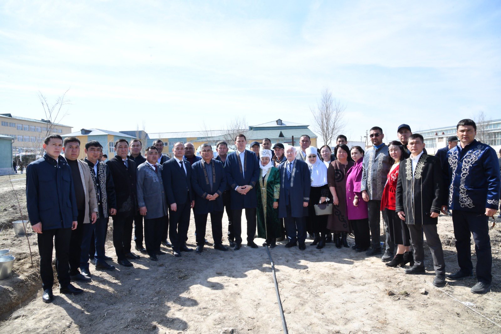 ЖАҢАРУ КҮНІ ҚАРСАҢЫНДА 500 ТҮП КӨШЕТ ОТЫРҒЫЗЫЛДЫ