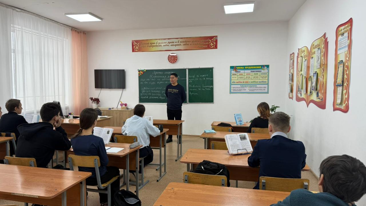 Представители Карагандинского технического университета имени А.Сагинова провели встречу с выпускниками школ поселка Осакаровка