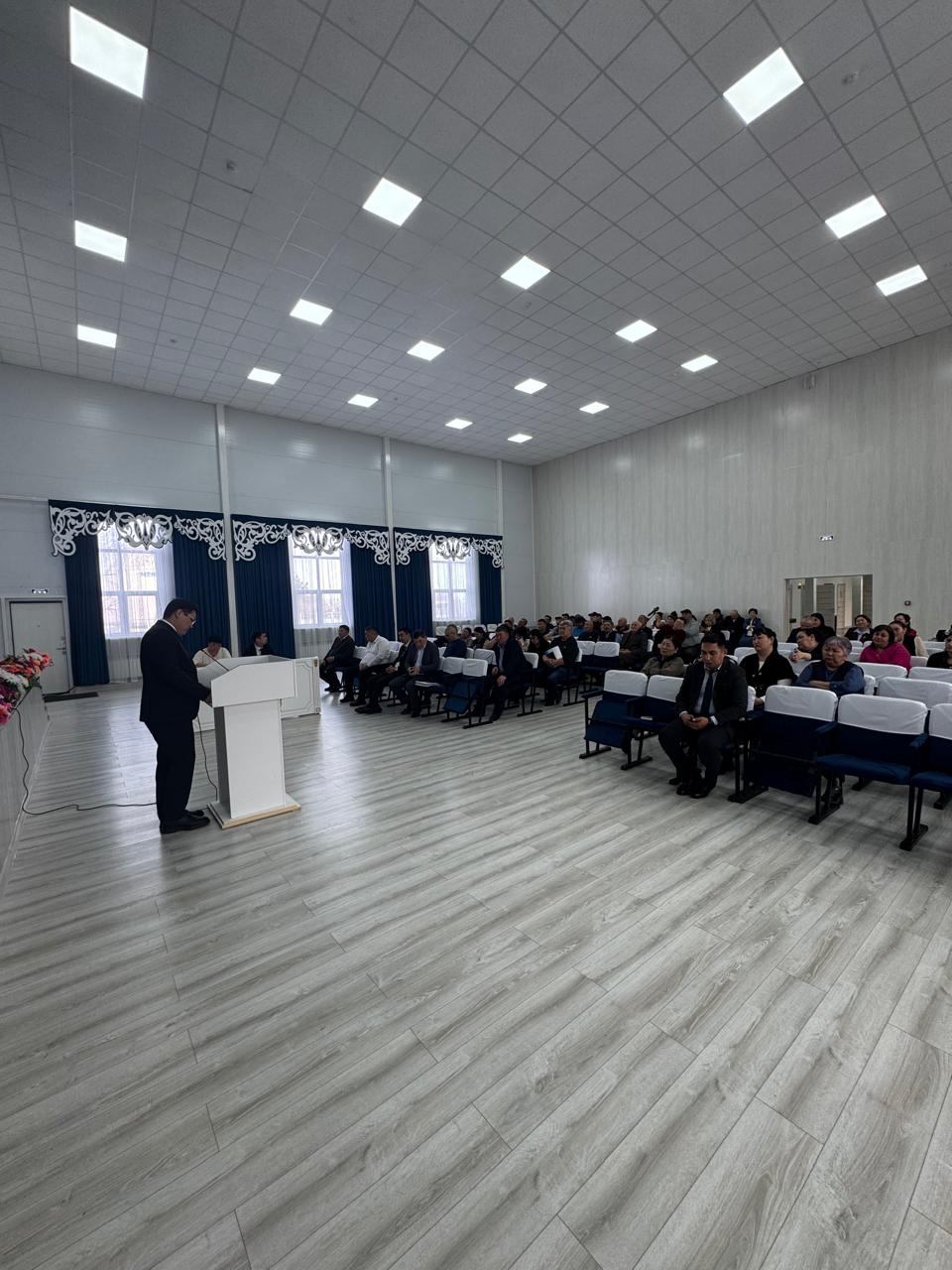В селе Жанаталап состоялась встреча акима района с населением