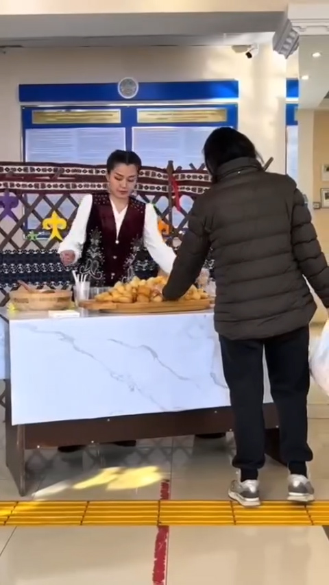 20 марта в Департаменте отметили великий праздник Наурыз, продолжающий золотую нить национального духа и традиций. Этот день, пришедший вместе с весенним теплом, подарил коллективу особое приподнятое настроение и атмосферу душевного тепла.