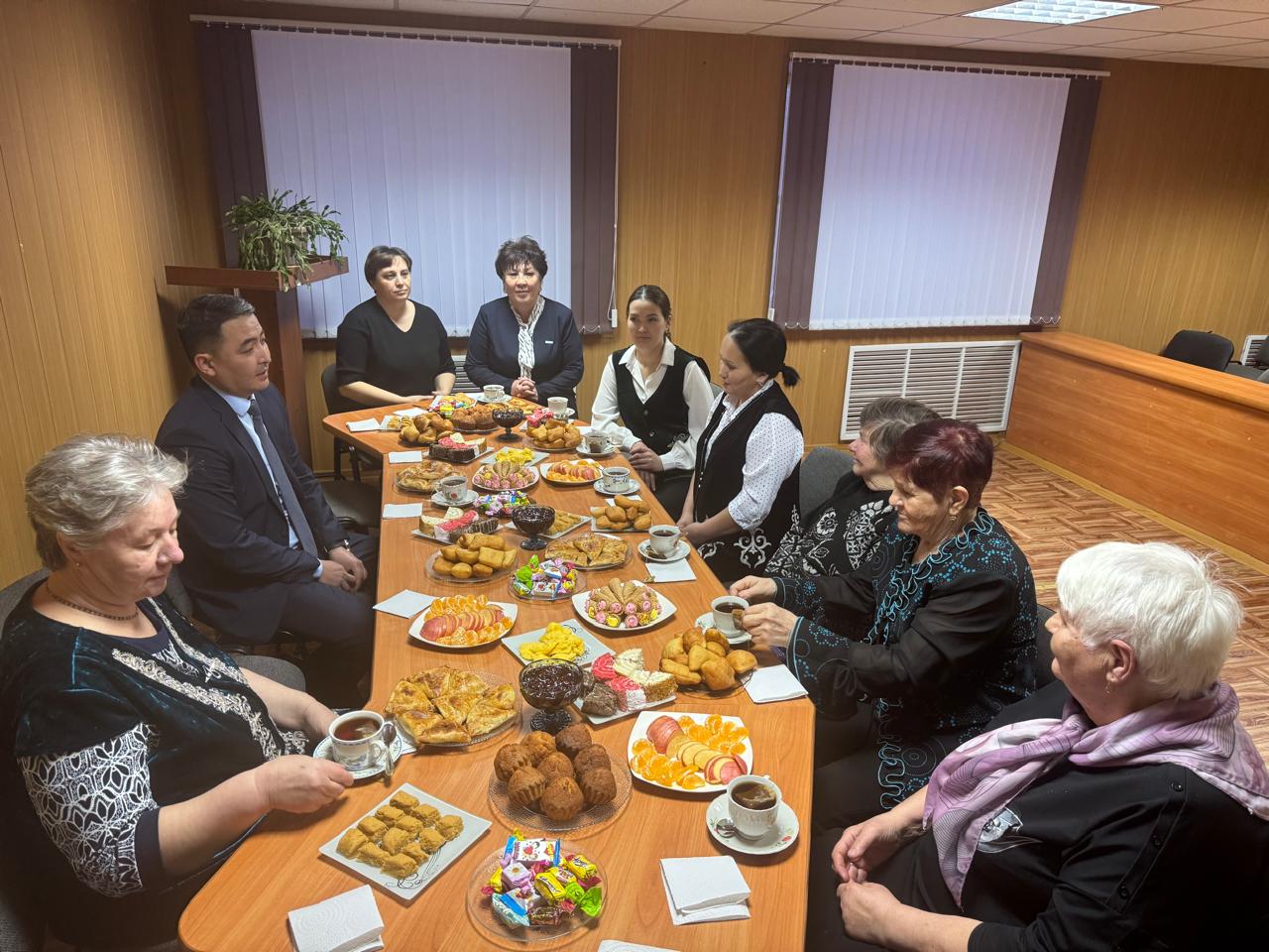 В преддверии Международного женского дня 8 марта, в селе Святодуховка состоялась встреча акима района Азамата Бектасова с женщинами Майбалыкского сельского округа