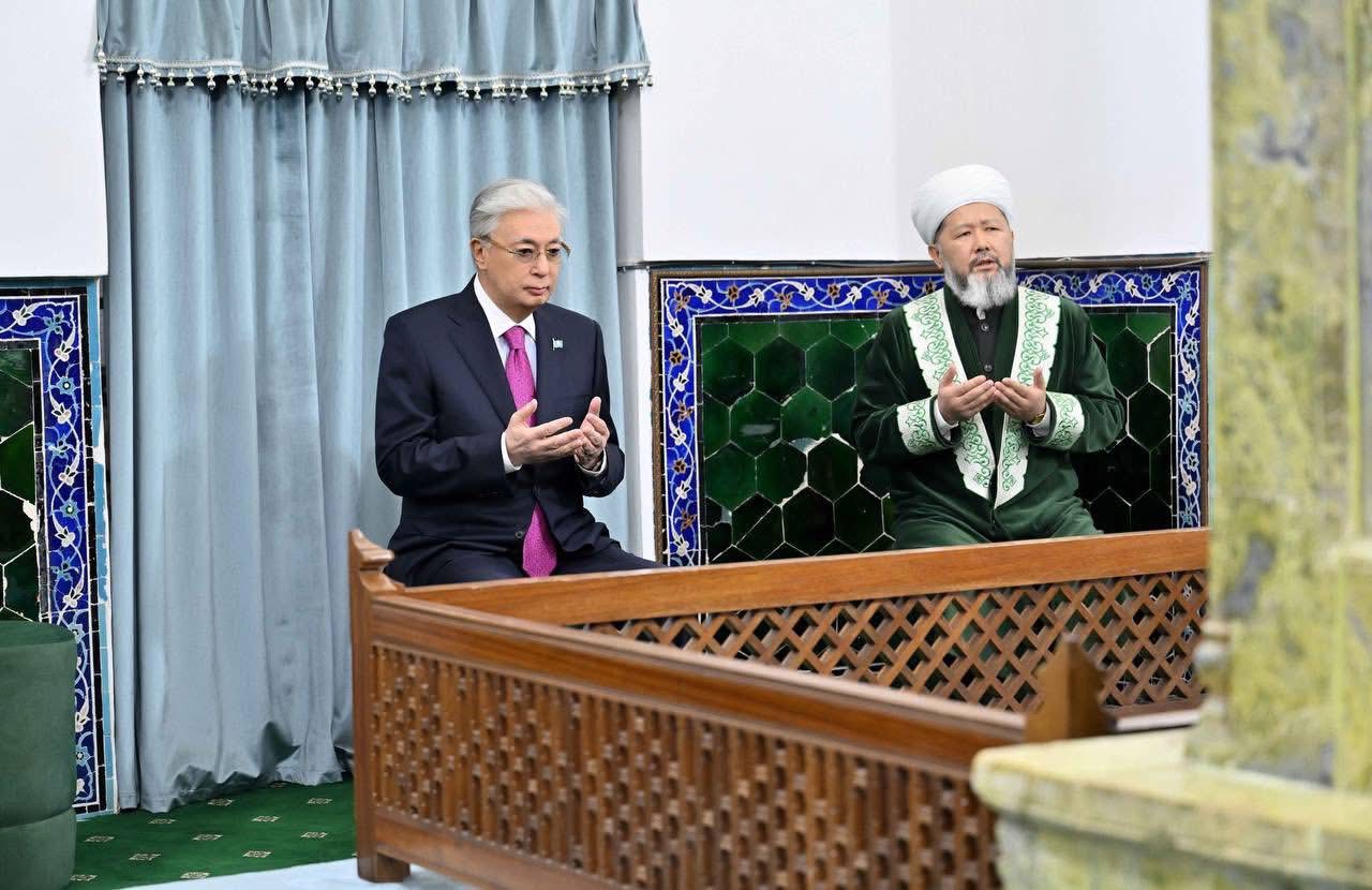 Президент посетил мавзолей Ходжи Ахмеда Яссауи