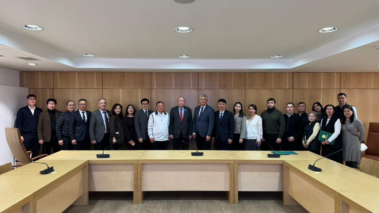 В рамках проведения общенационального референдума НИПИ “Астанагенплан” посетили депутат Мажилиса Парламента РК, член комиссии по конституционной реформе Марат Башимов и член штаба Общенациональной коалиции “За народную Конституцию справедливого и прогрессивного Казахстана!”  по городу Астана Даурен Улыкпанов.