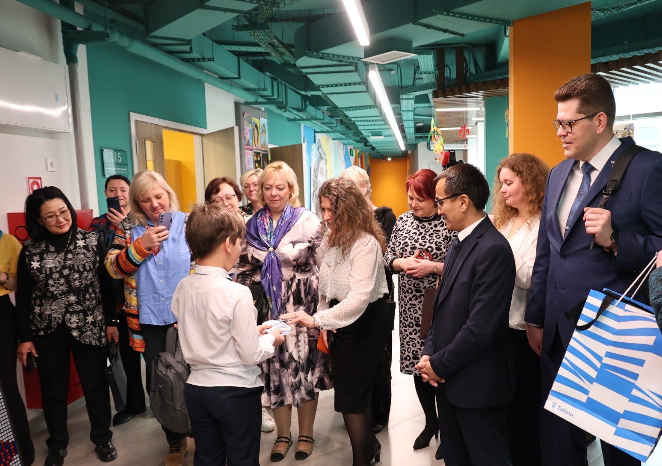 Алматы и Таллин укрепляют сотрудничество в сфере образования Управление образования города Алматы организовало крупную международную стажировку «Инновационная модель обучения. Образовательные системы Казахстана и Эстонии». Мероприятие, объединяющее руководителей и педагогов двух стран, проходит на базе ведущих школ.