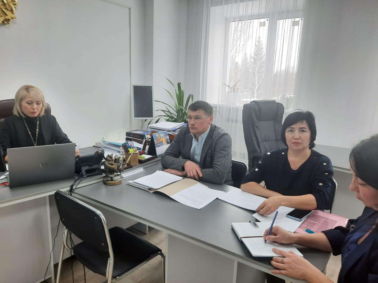 В целях ознакомления и разъяснения с проектом новой Конституции РК в трудовых коллективах ведутся информационно-разъяснительные работы