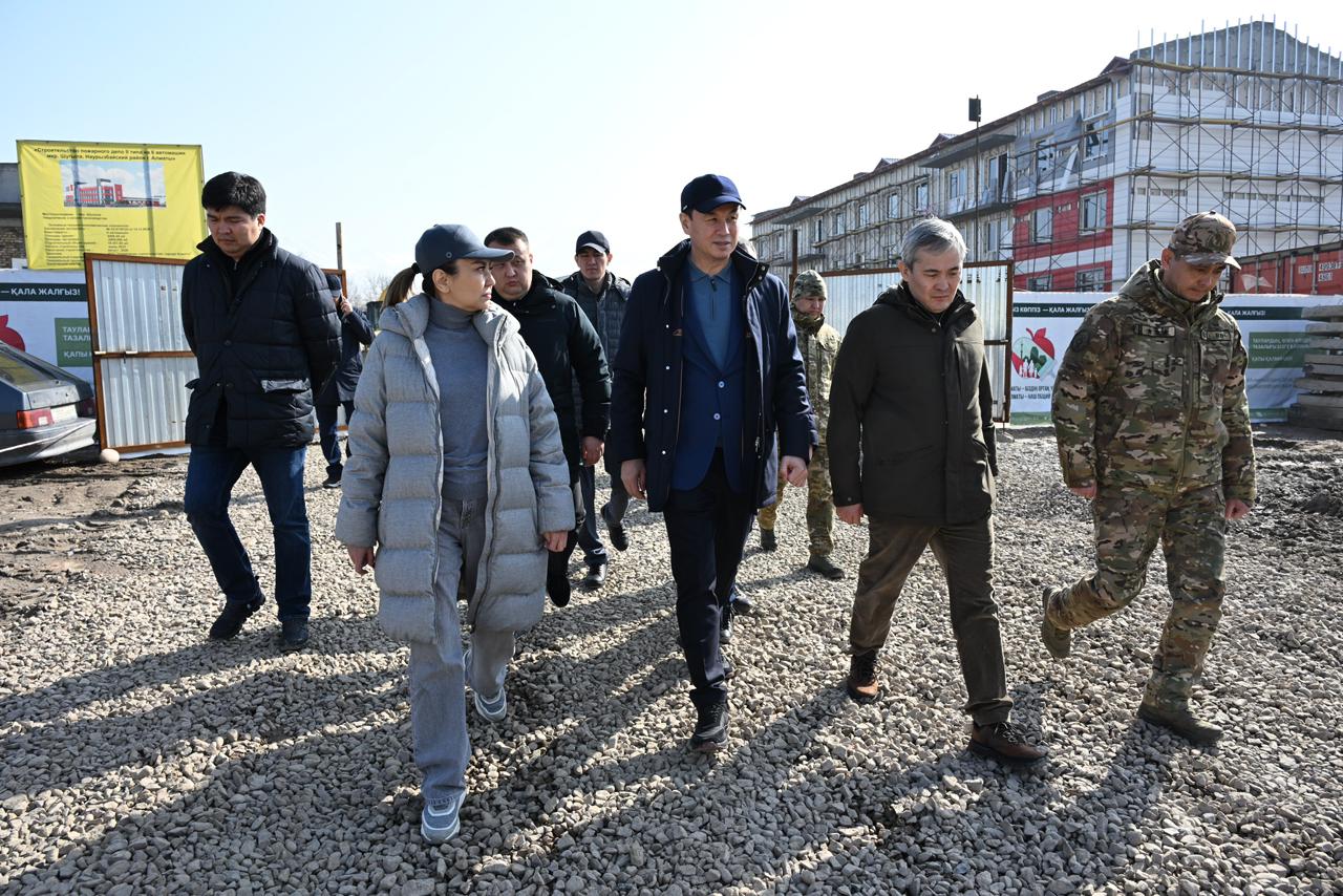 Аким Алматы проверил ход модернизации больницы №7 и строительство новых объектов