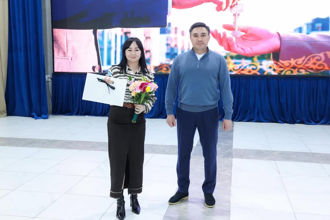 В ШЫМКЕНТЕ ЕЩЁ 30 ОЧЕРЕДНИКОВ ПОЛУЧИЛИ КЛЮЧИ ОТ НОВЫХ КВАРТИР