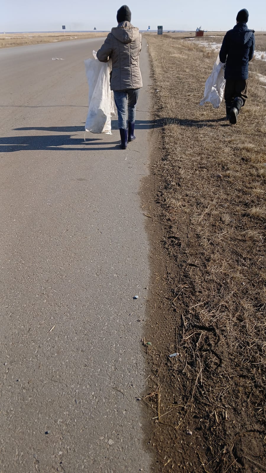 Уборка мусора на трассе