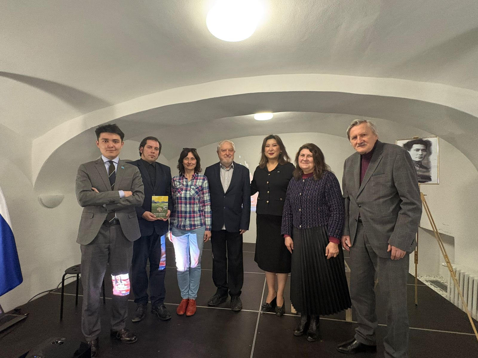 Мост дружбы и литературы: в Братиславе состоялась презентация переведенной на словацкий язык книги Бауыржана Момышулы «Наша семья»