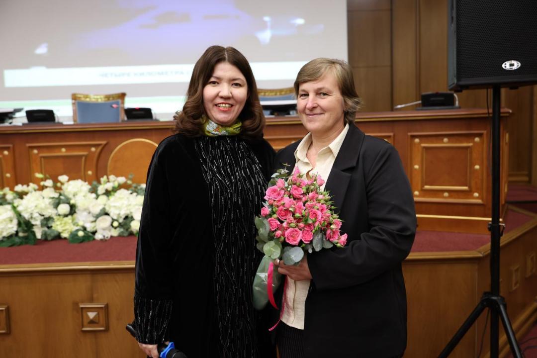 Сегодня в Министерстве просвещения стоя чествовали подвиг учителя Марии Бедриной