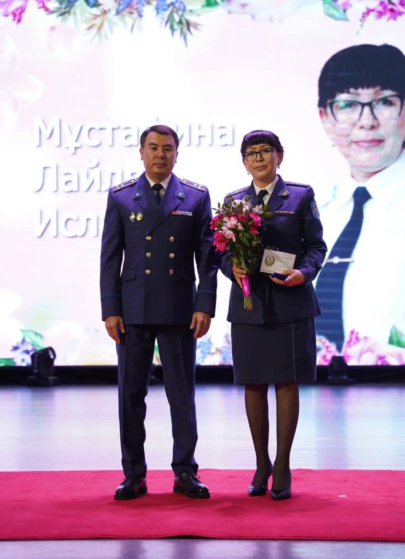 Личность, сочетающая ответственность полицейской службы и материнскую заботу