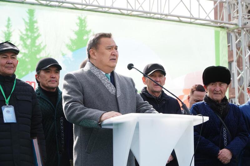 Массовое исполнение танца «Кара жорга»