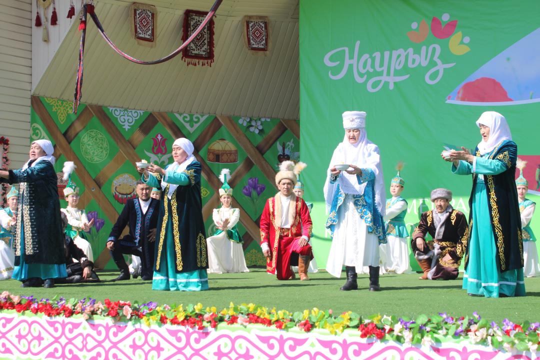 В поселке Ботакара широко отметили праздник Наурыз